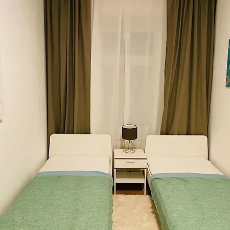 아파트 Big, Bright And Cozy Apartment, 15 Min To Center. *