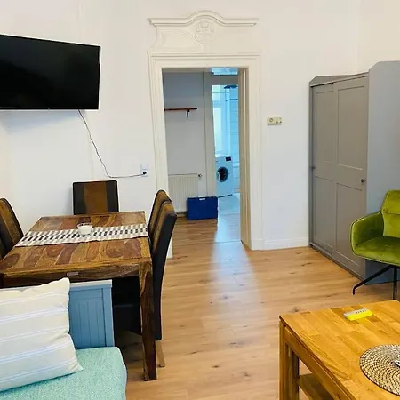 Big, Bright And Cozy Apartment, 15 Min To Center. 아파트