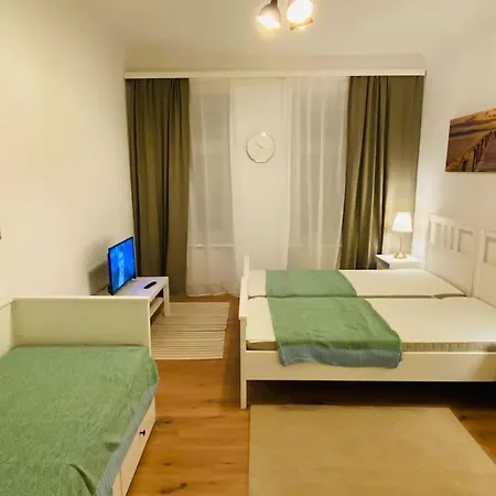 Big, Bright And Cozy Apartment, 15 Min To Center. *